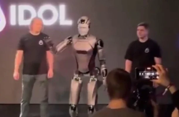 Russia’s First Humanoid Robot with AI Crashes Seconds After Debut