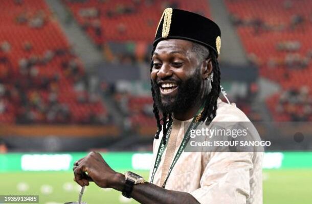 Adebayor defends Salah after Carragher criticism