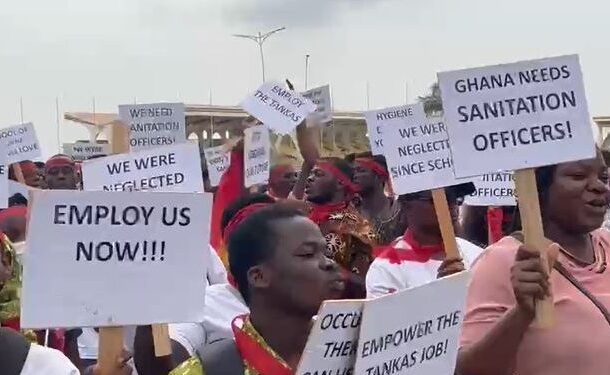 Unemployed environmental health officers protest over years of joblessness