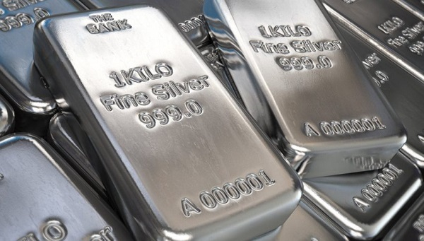 Silver reaches $90 per Ounce amid trade tensions and strong demand