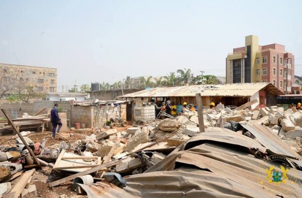 Gov't enforces operation targeting illegal structures along Kpeshie Lagoon