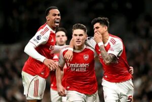 Arsenal thrash Spurs 4-1 to go five points clear Man City in title race
