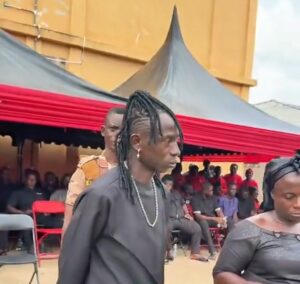 Patapaa breaks down in tears at mother’s one-week memorial