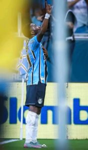 Amuzu stars as Grêmio thrash Internacional in Gaúcho final first leg ‎