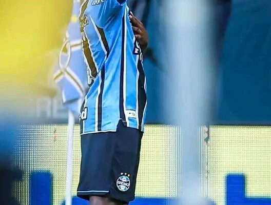 Amuzu stars as Grêmio thrash Internacional in Gaúcho final first leg 
