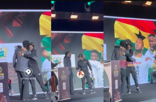 Stonebwoy and Shatta Wale share rare on-stage hug at Black Stars fundraiser
