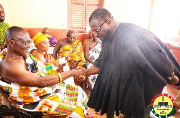 Offinsohene tasks Minority to speak for distressed cocoa farmers