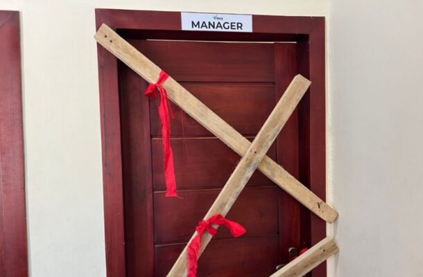 Minority blasts NDC hooligans for locking up Ejisu NHIS office